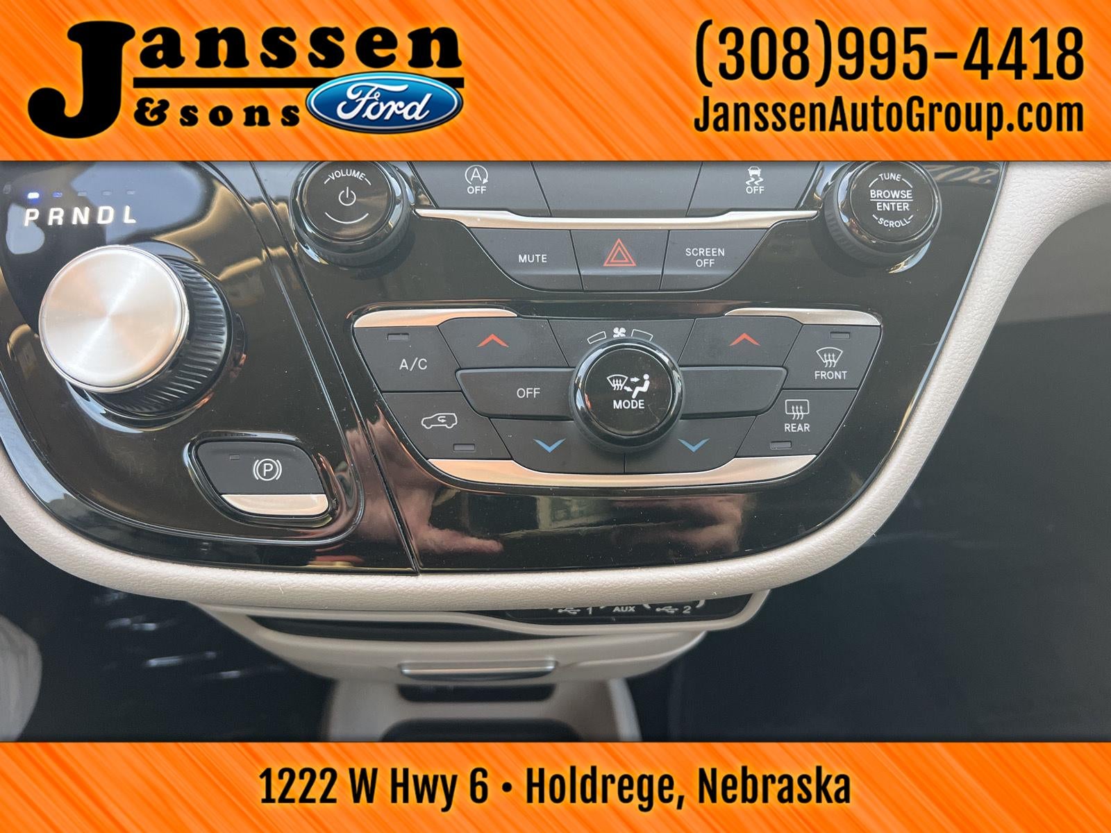 2023 Chrysler VOYAGER LX