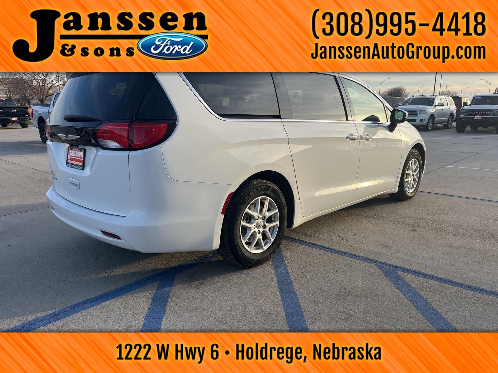 2023 Chrysler VOYAGER LX