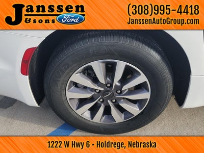 2024 Chrysler Pacifica Hybrid Select