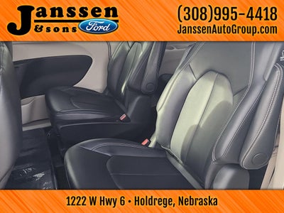 2024 Chrysler Pacifica Hybrid Select