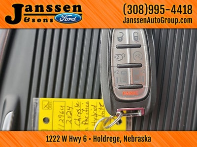 2024 Chrysler Pacifica Hybrid Select