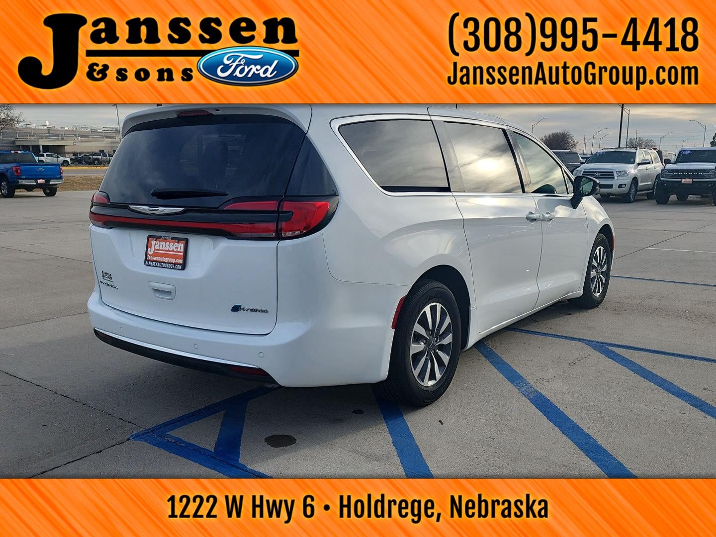 2024 Chrysler Pacifica Hybrid Select