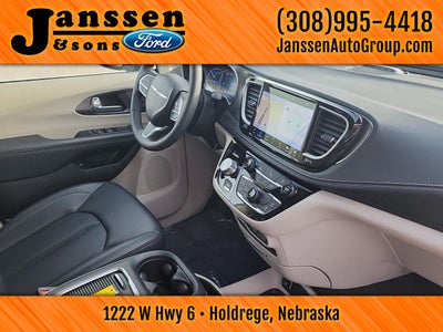 2024 Chrysler Pacifica Hybrid Select