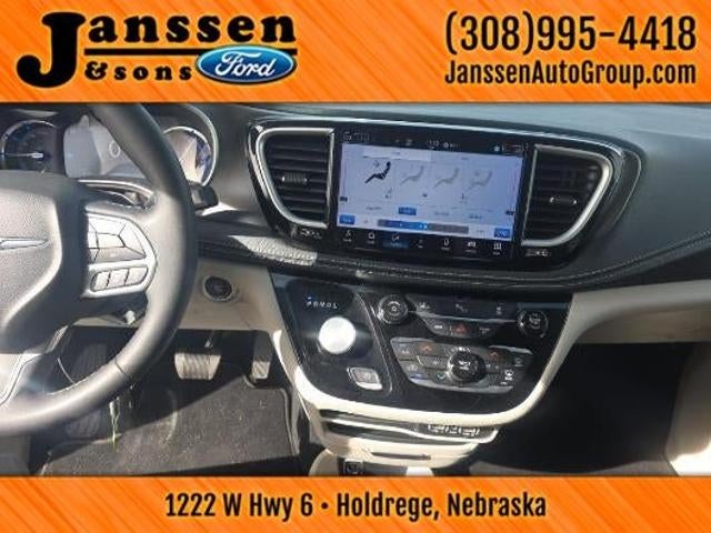 2024 Chrysler Pacifica Hybrid Select