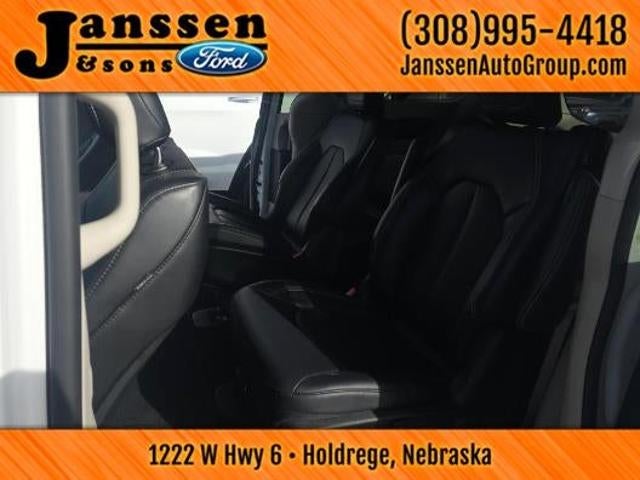 2024 Chrysler Pacifica Hybrid Select