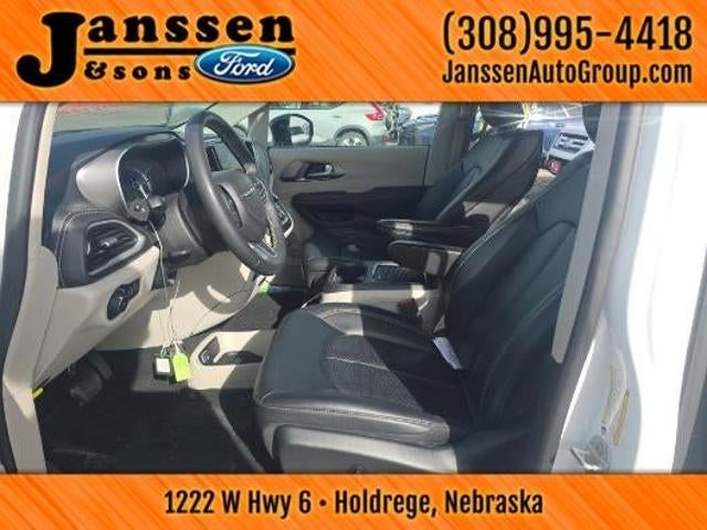 2024 Chrysler Pacifica Hybrid Select