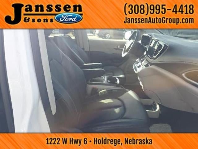 2024 Chrysler Pacifica Hybrid Select