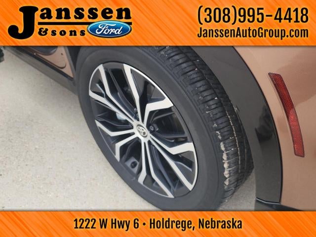 2025 Toyota Crown Signia XLE