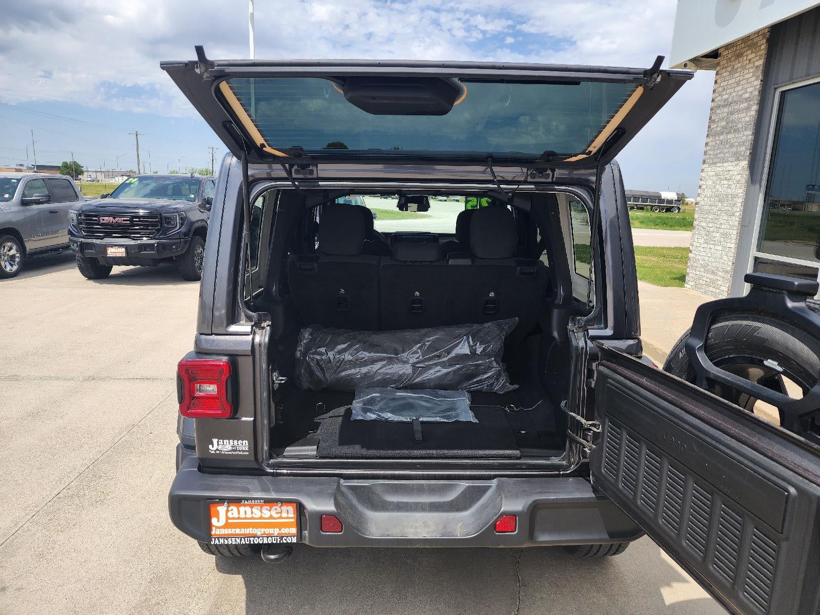 2025 Jeep Wrangler 4xe Sahara