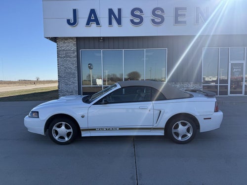 2004 Ford Mustang Deluxe