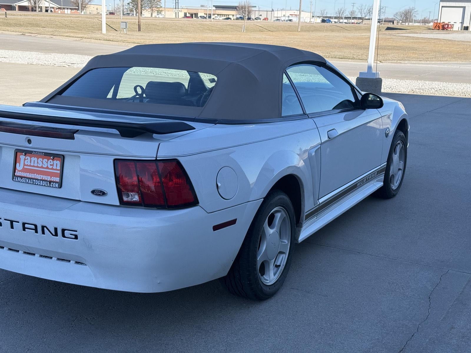 2004 Ford Mustang Deluxe