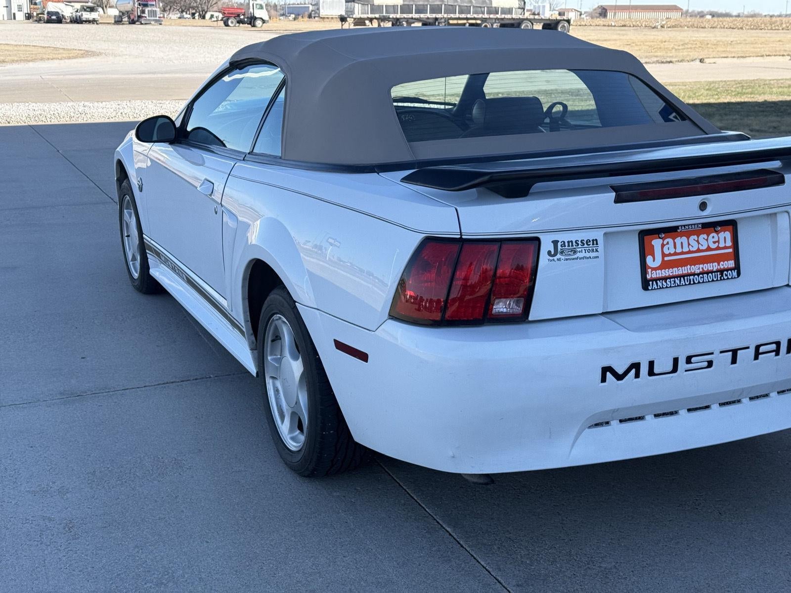 2004 Ford Mustang Deluxe