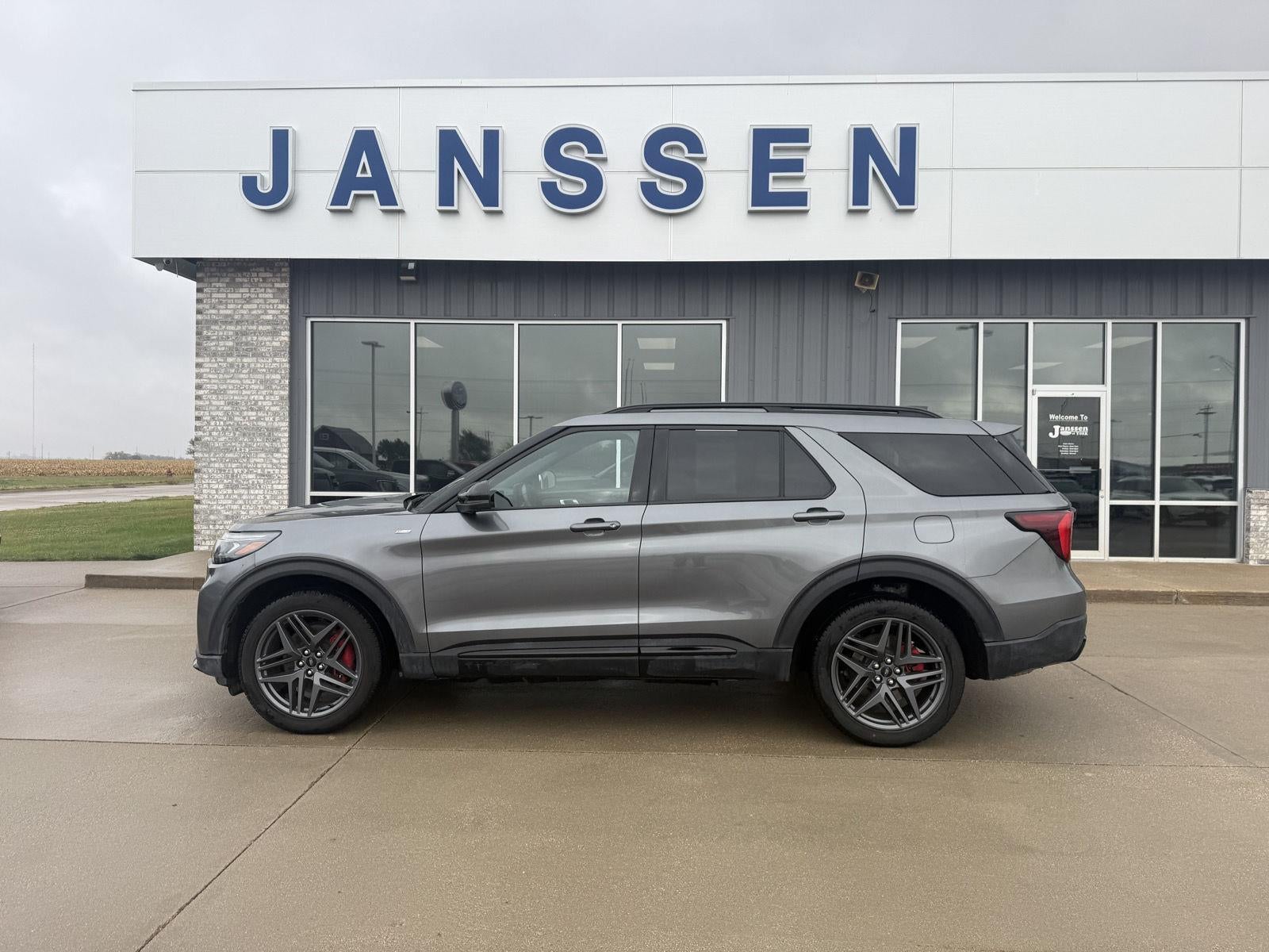 2025 Ford Explorer ST-Line