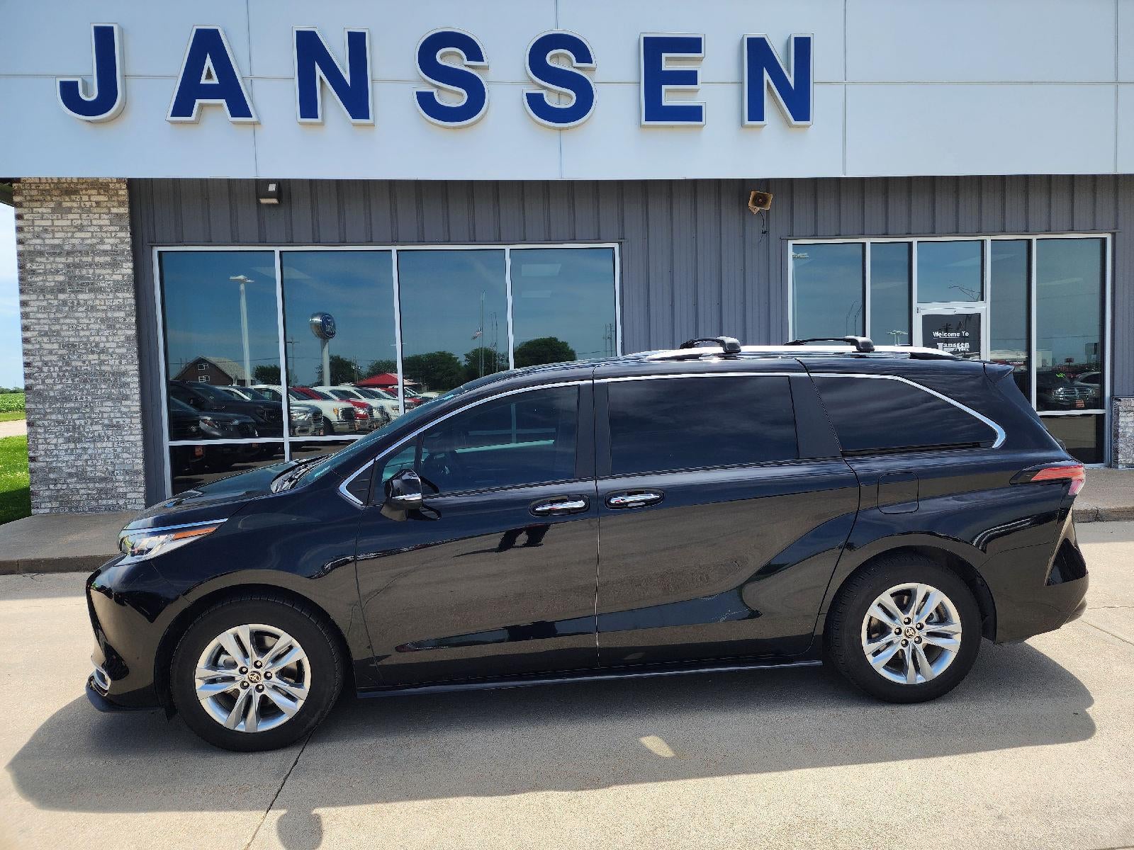 2023 Toyota Sienna Limited