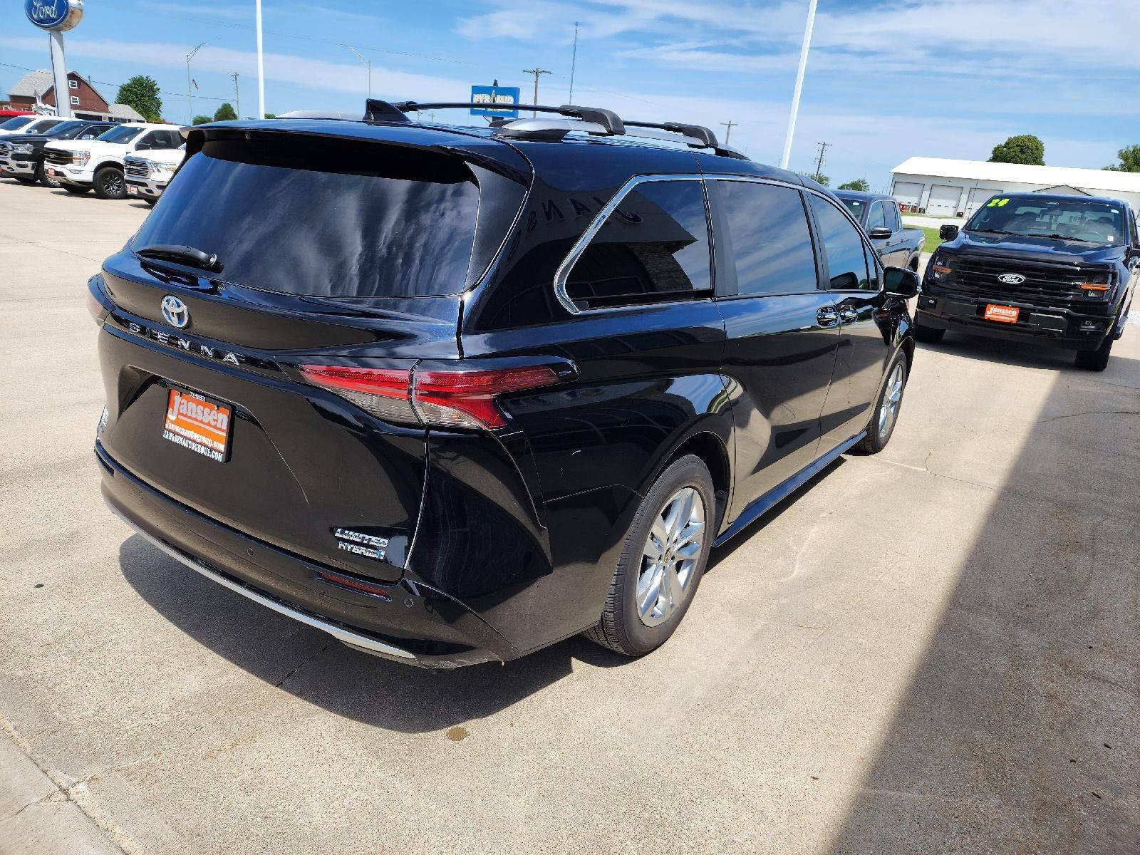 2023 Toyota Sienna Limited