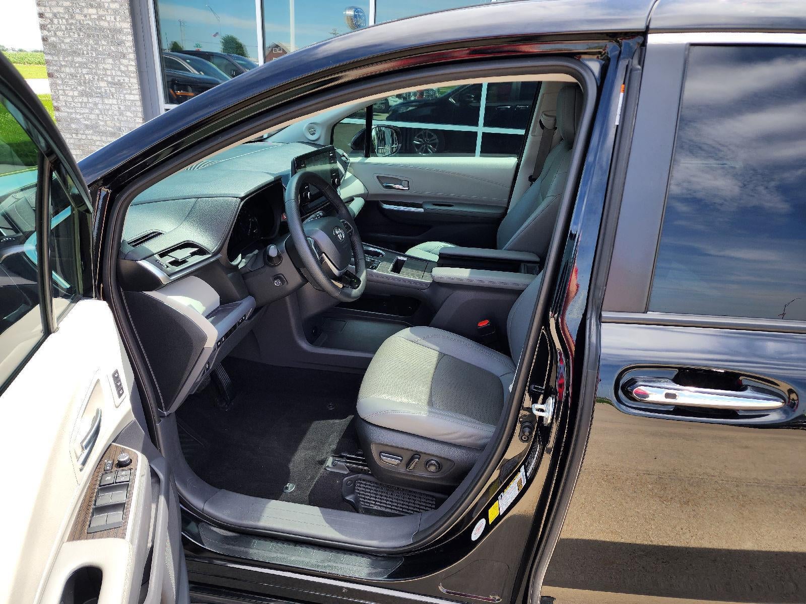 2023 Toyota Sienna Limited