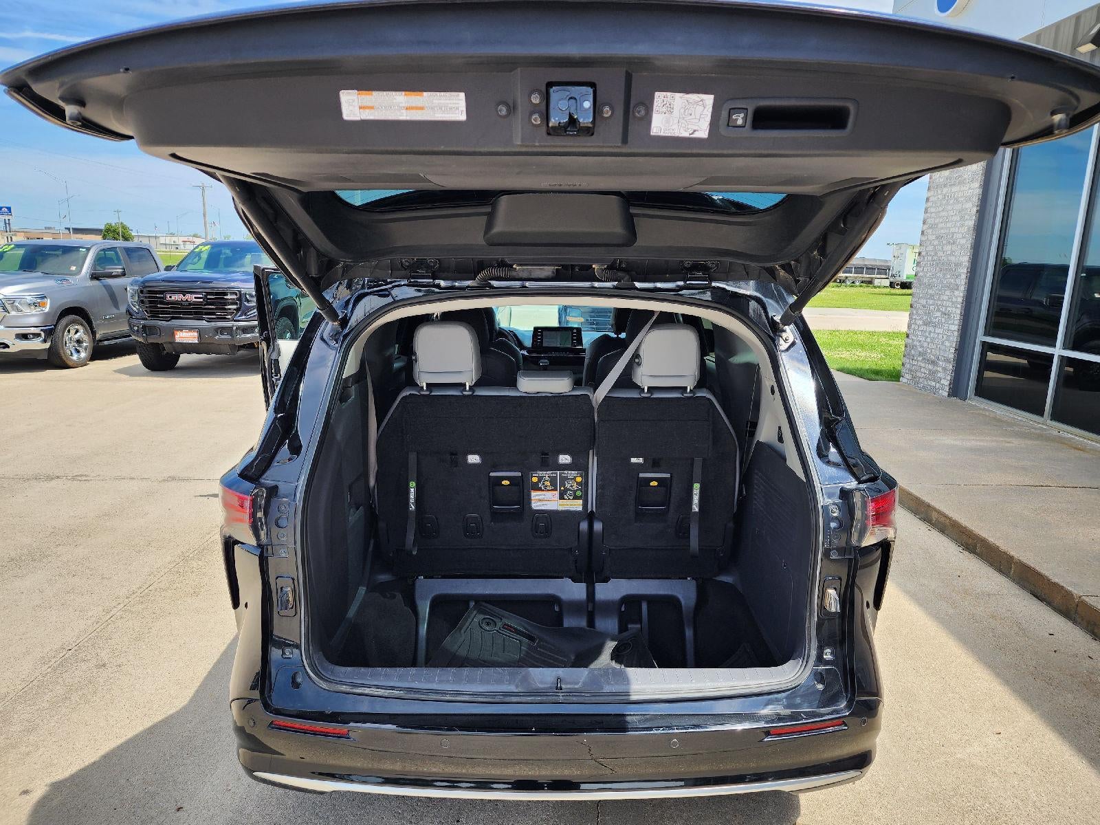 2023 Toyota Sienna Limited