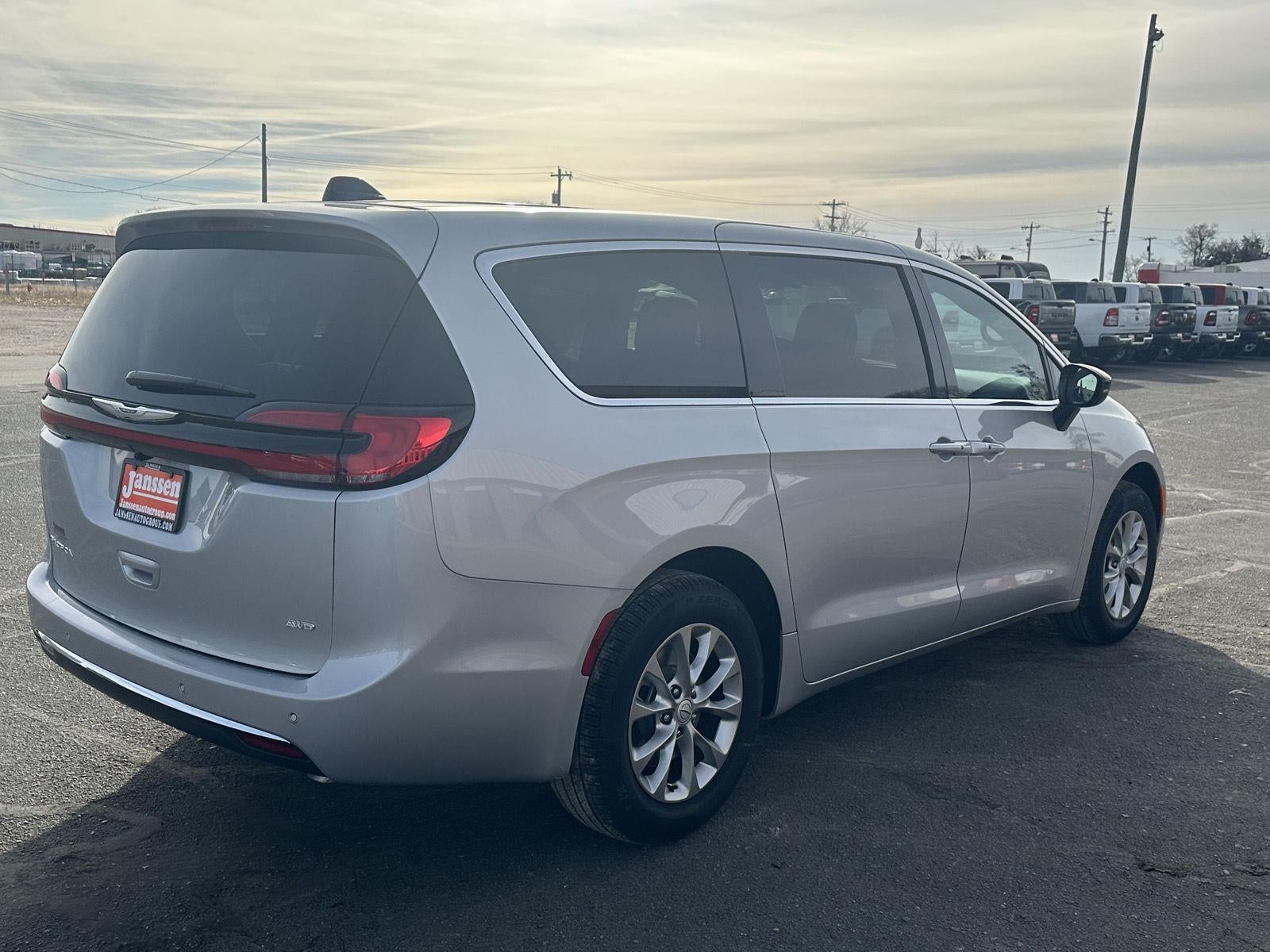 2026 Chrysler Pacifica PACIFICA SELECT AWD