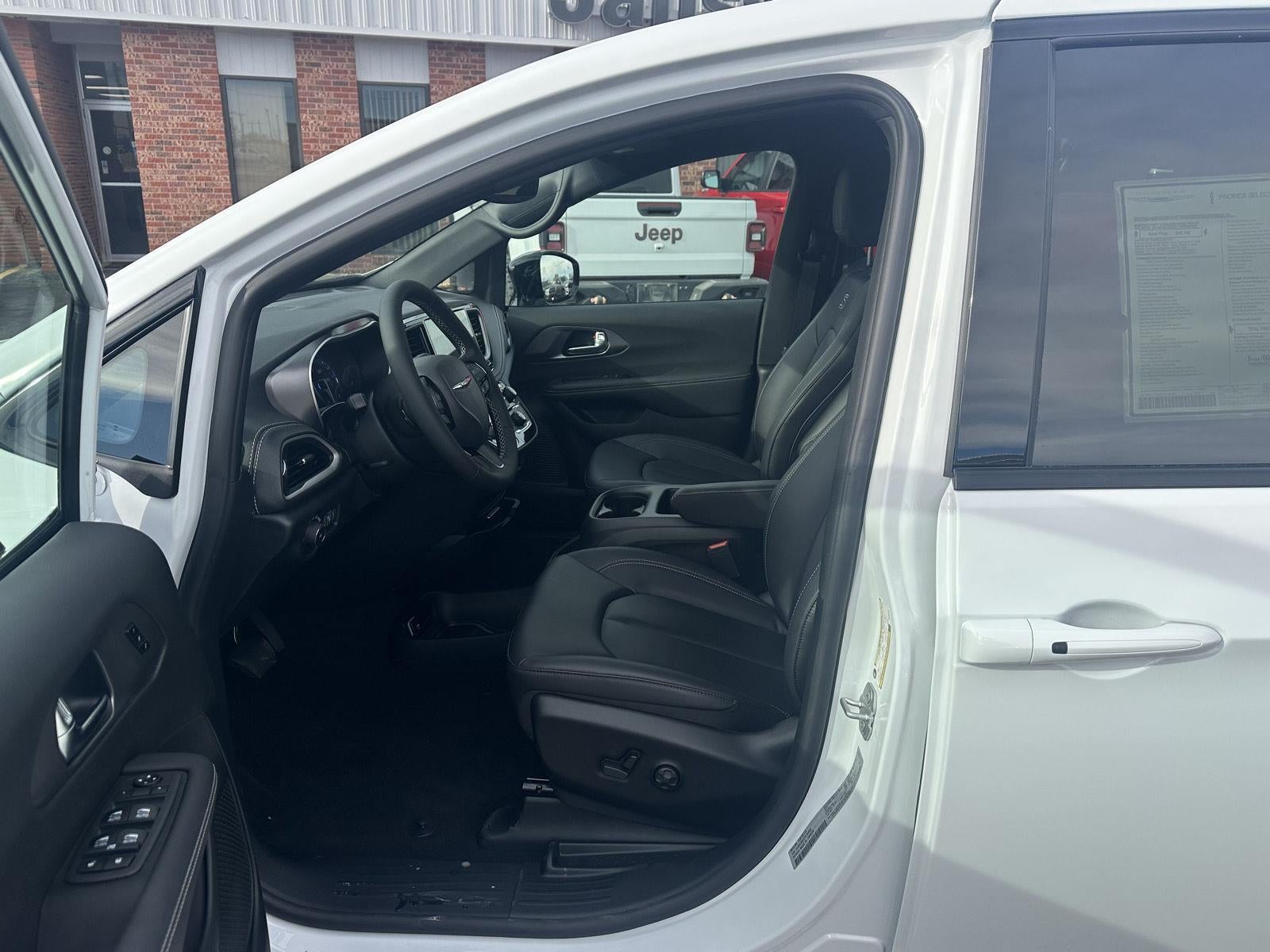 2026 Chrysler Pacifica PACIFICA SELECT AWD