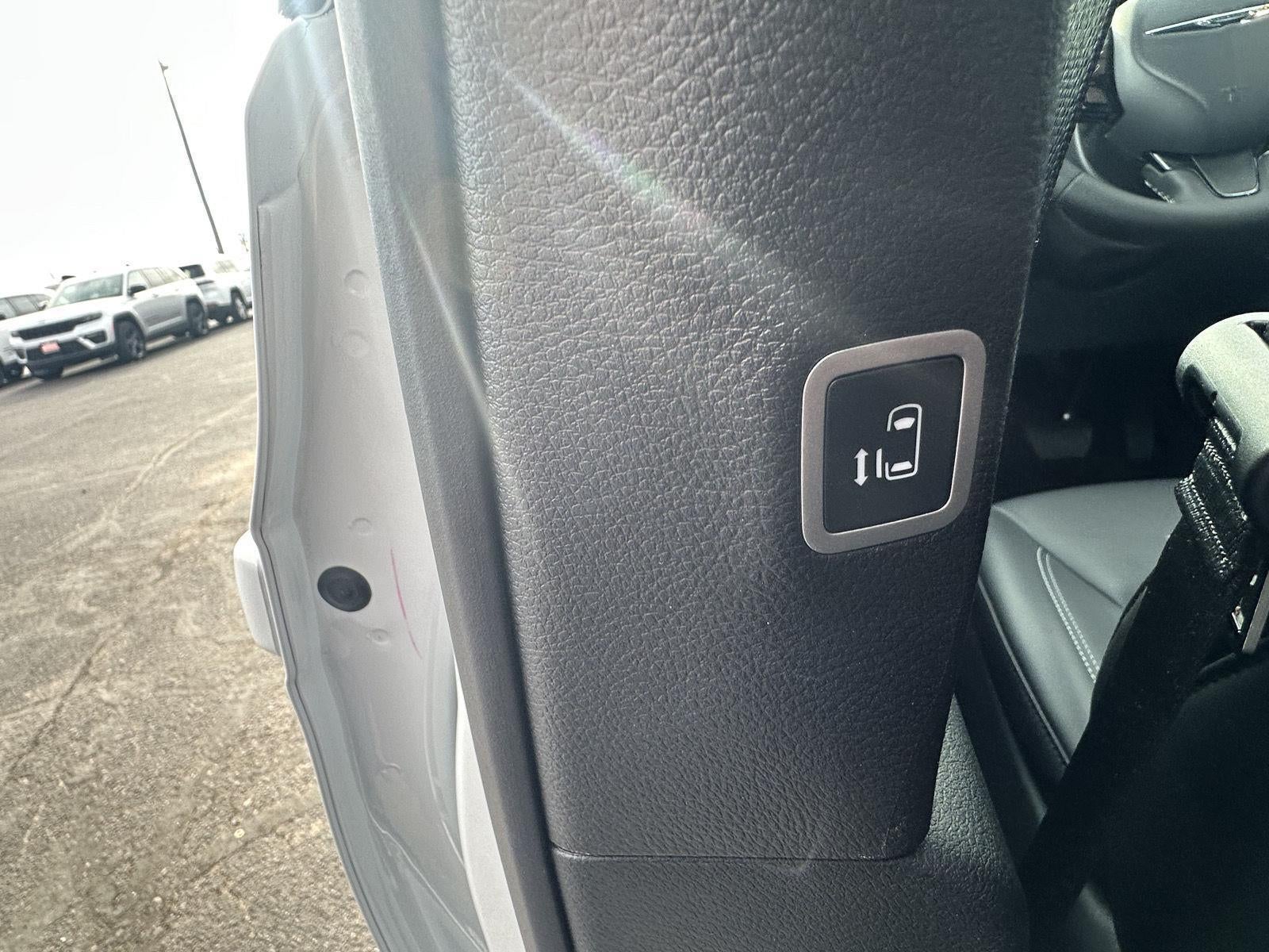 2026 Chrysler Pacifica PACIFICA SELECT AWD