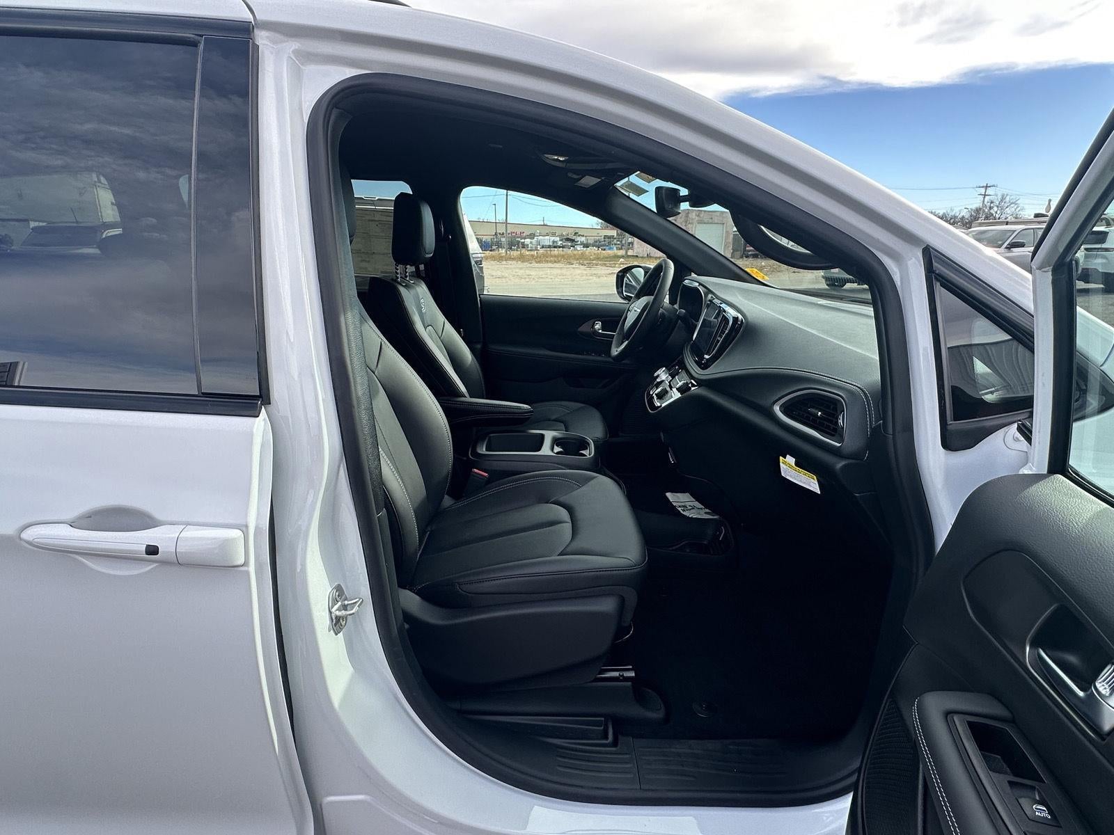 2026 Chrysler Pacifica PACIFICA SELECT AWD