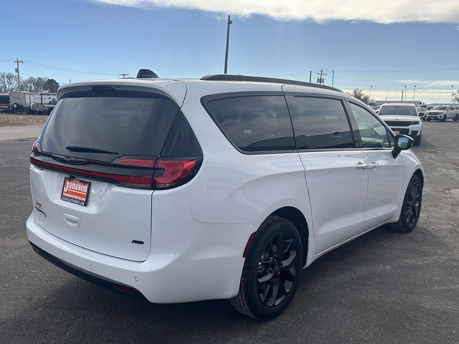 2026 Chrysler Pacifica PACIFICA SELECT AWD