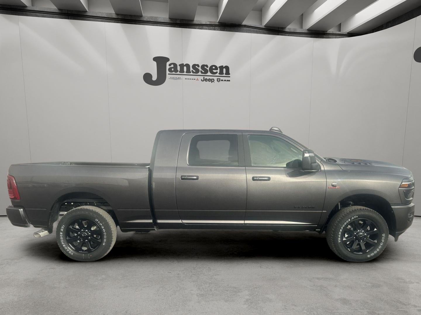 2026 RAM 2500 RAM 2500 LARAMIE MEGA CAB 4X4 6'4' BOX