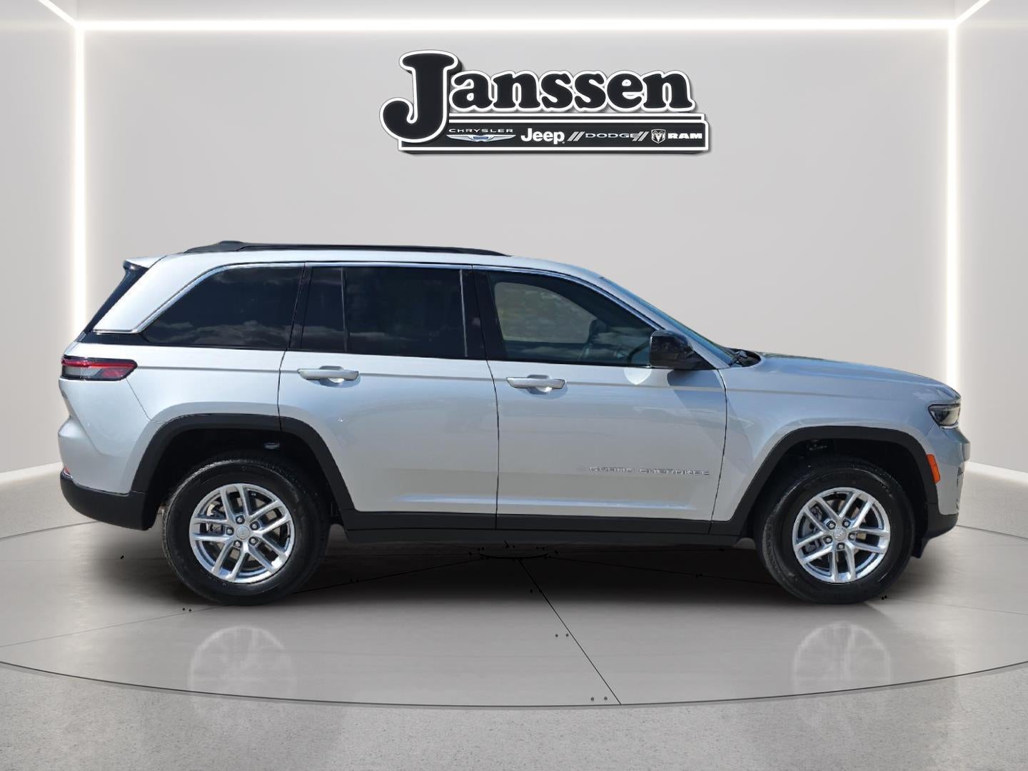 2026 Jeep Grand Cherokee GRAND CHEROKEE LAREDO 4X4