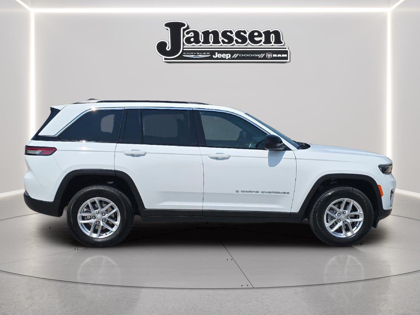 2026 Jeep Grand Cherokee GRAND CHEROKEE LAREDO 4X4