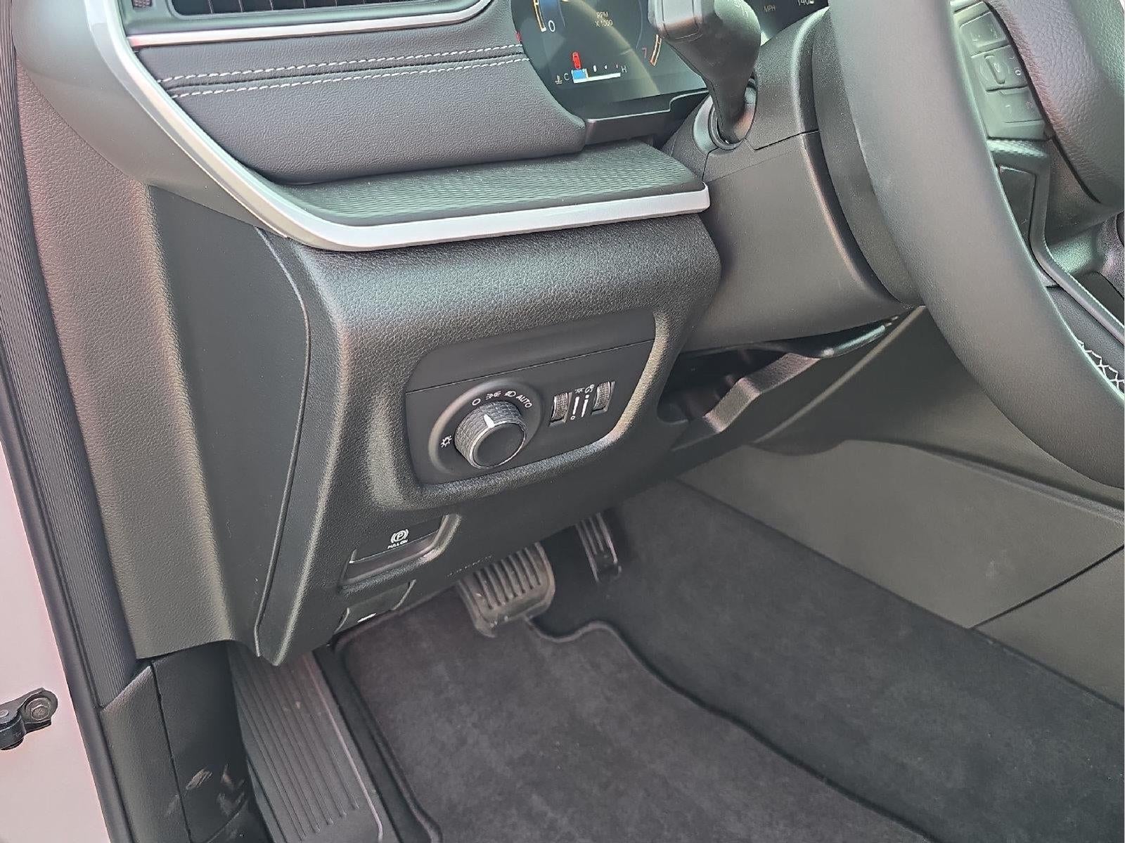 2027 Jeep Grand Cherokee GRAND CHEROKEE LAREDO X 4X4
