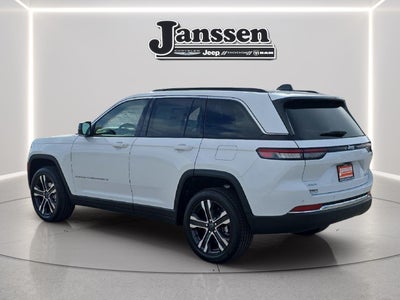 2027 Jeep Grand Cherokee GRAND CHEROKEE LAREDO X 4X4