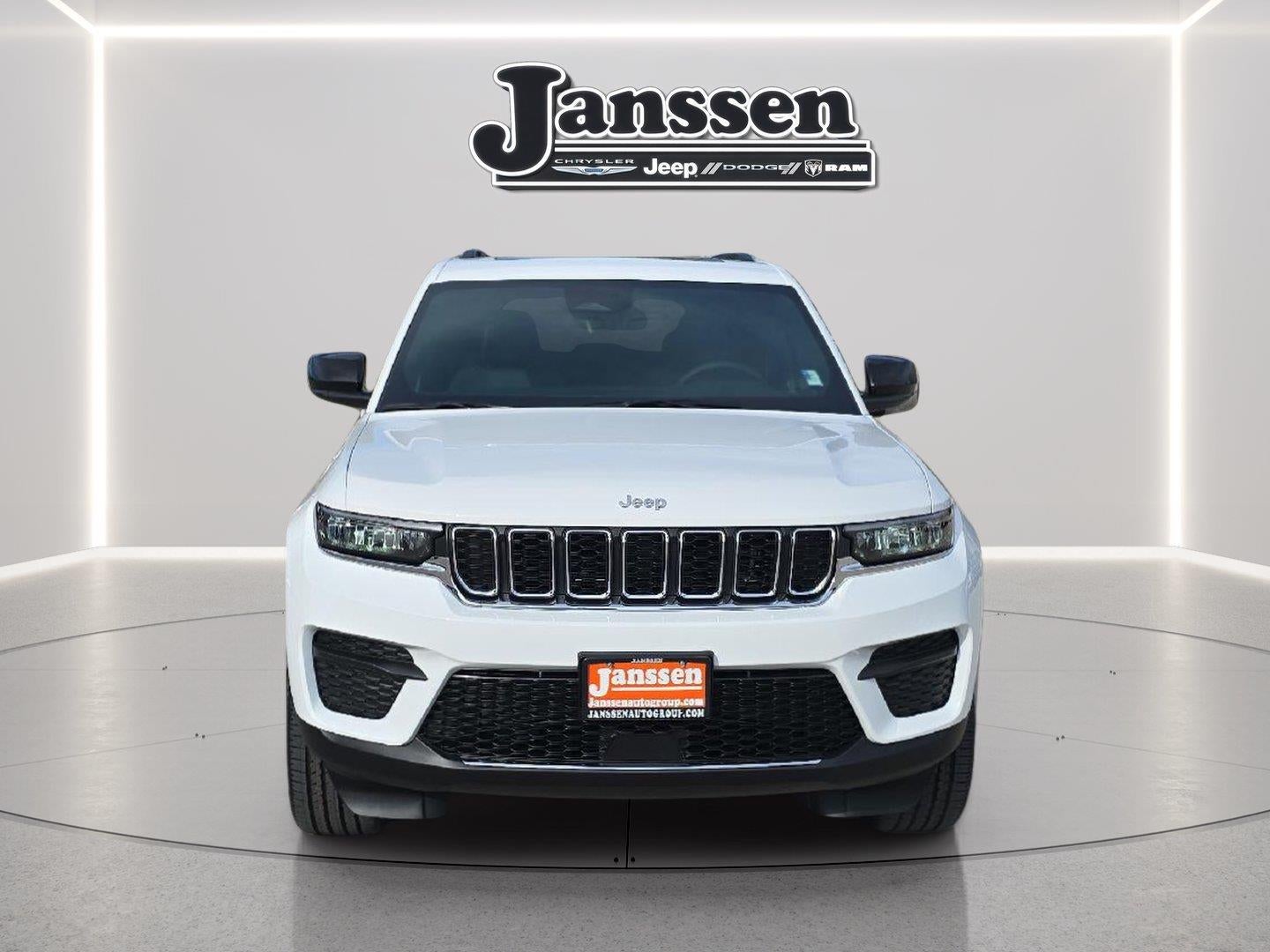 2027 Jeep Grand Cherokee GRAND CHEROKEE LAREDO X 4X4