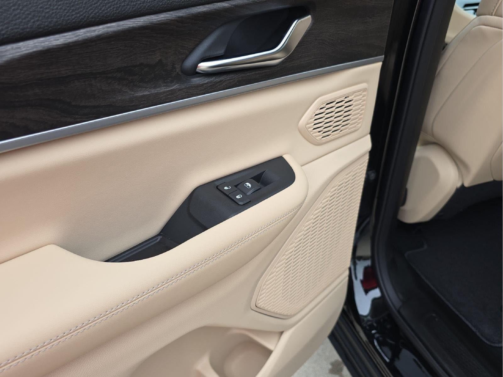 2027 Jeep Grand Cherokee GRAND CHEROKEE LIMITED 4X4