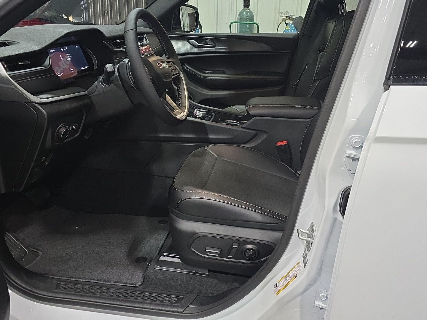 2025 Jeep Grand Cherokee L GRAND CHEROKEE L ALTITUDE X 4X4