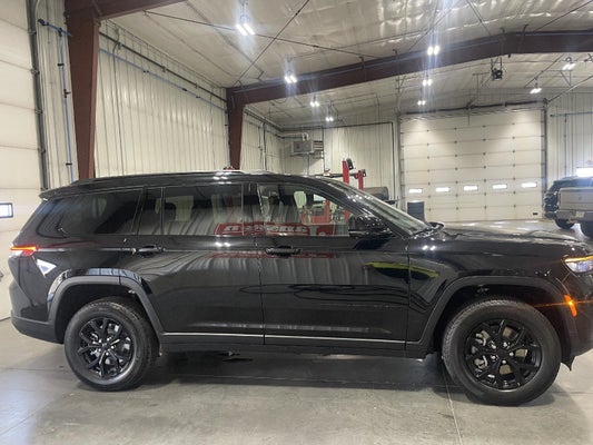 2024 Jeep Grand Cherokee L GRAND CHEROKEE L ALTITUDE 4X4 in Holdrege, McCook, North Platte, York, Larned, NE - Janssen Auto Group