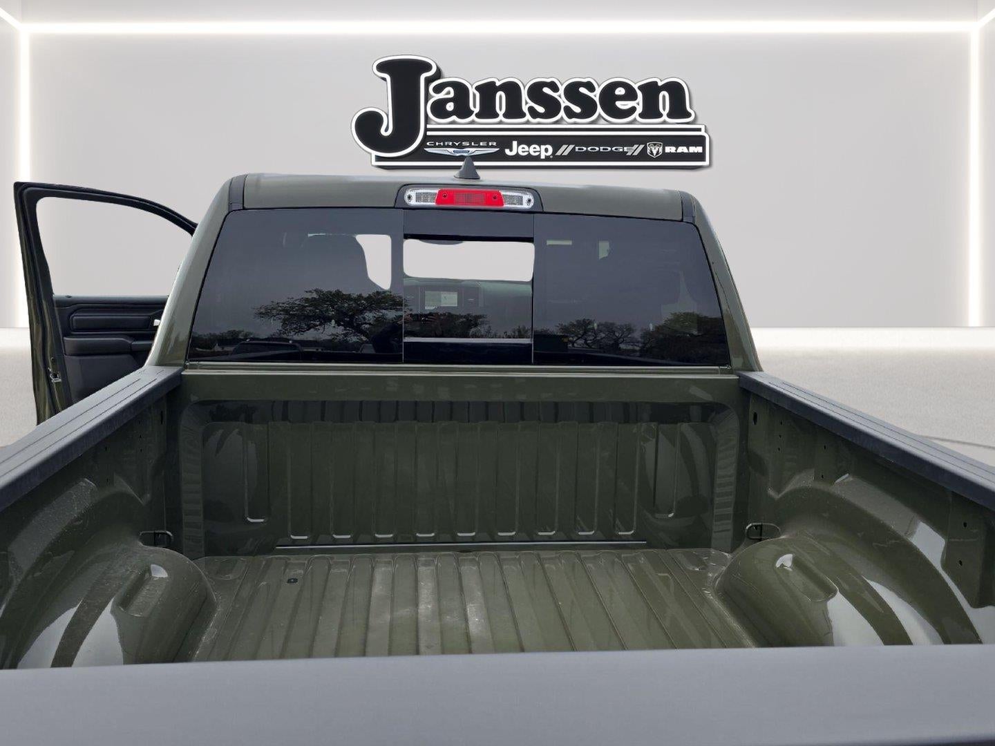 2027 RAM 1500 RAM 1500 WARLOCK CREW CAB 4X4 5'7' BOX