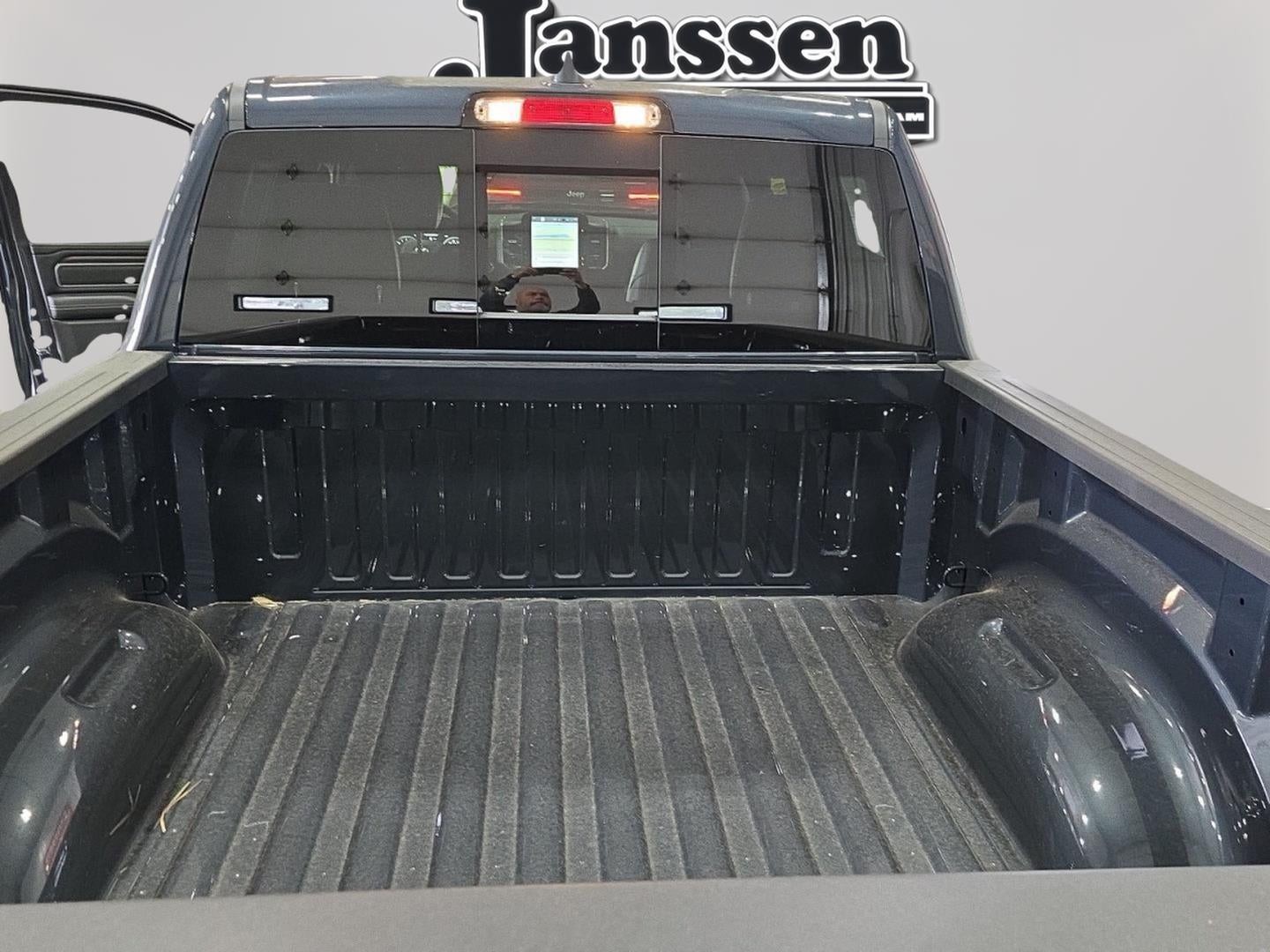 2026 RAM 1500 RAM 1500 LARAMIE CREW CAB 4X4 5'7' BOX