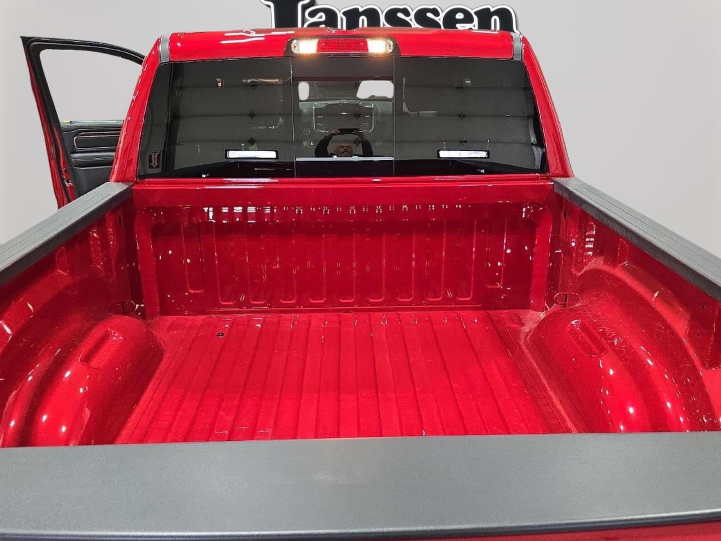 2026 RAM 1500 RAM 1500 LARAMIE CREW CAB 4X4 5'7' BOX