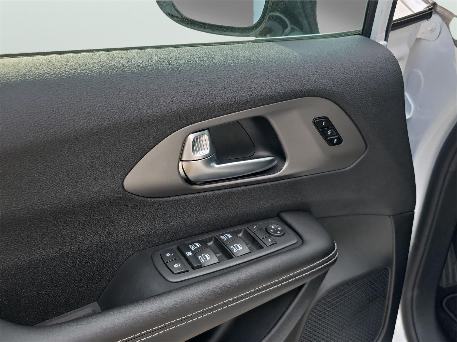 2027 Chrysler Pacifica PACIFICA SELECT AWD