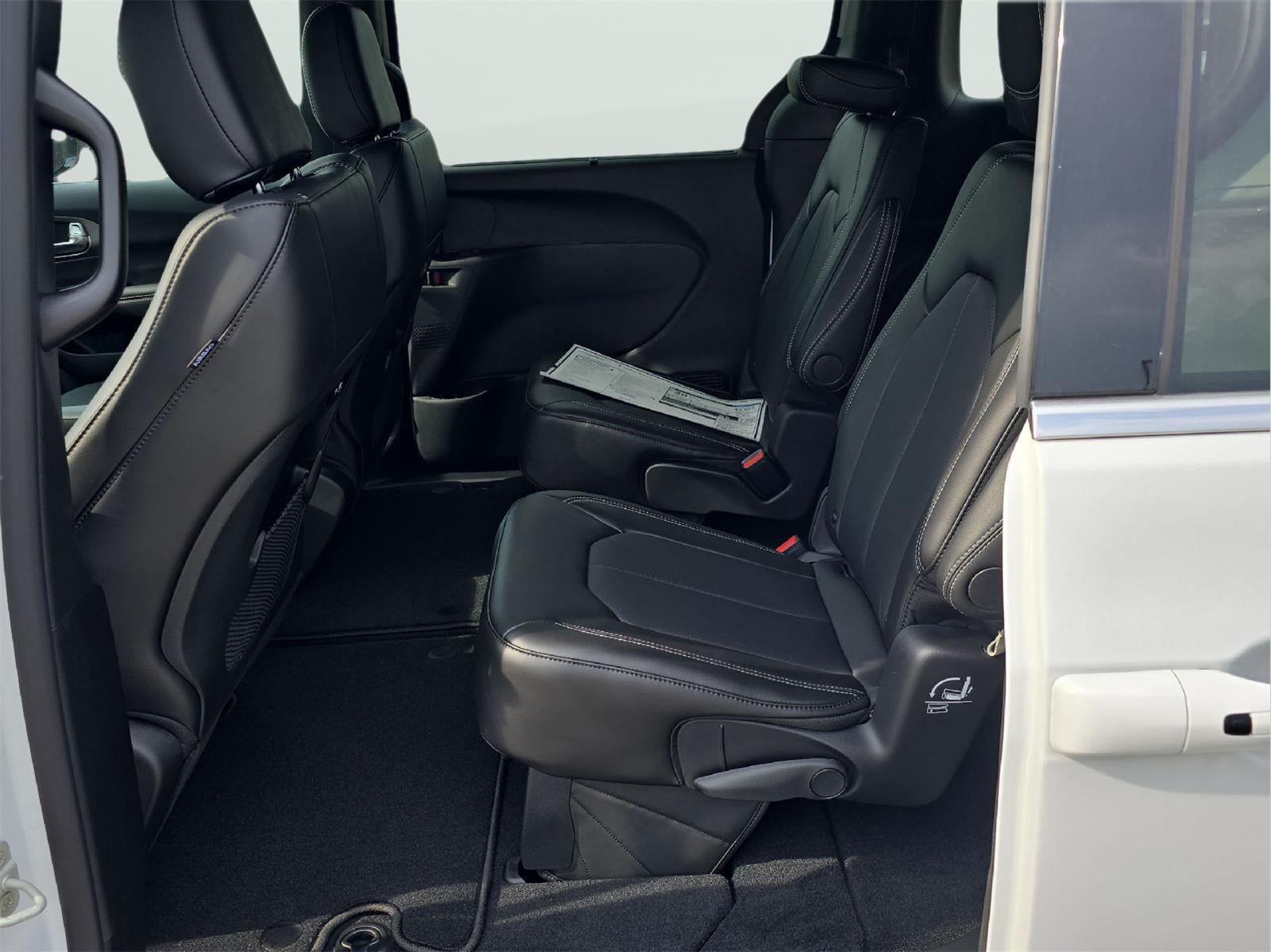 2027 Chrysler Pacifica PACIFICA SELECT AWD