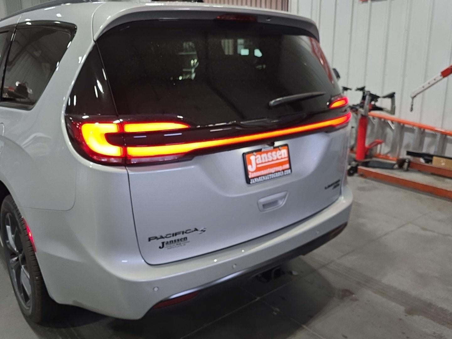 2026 Chrysler Pacifica PACIFICA LIMITED AWD