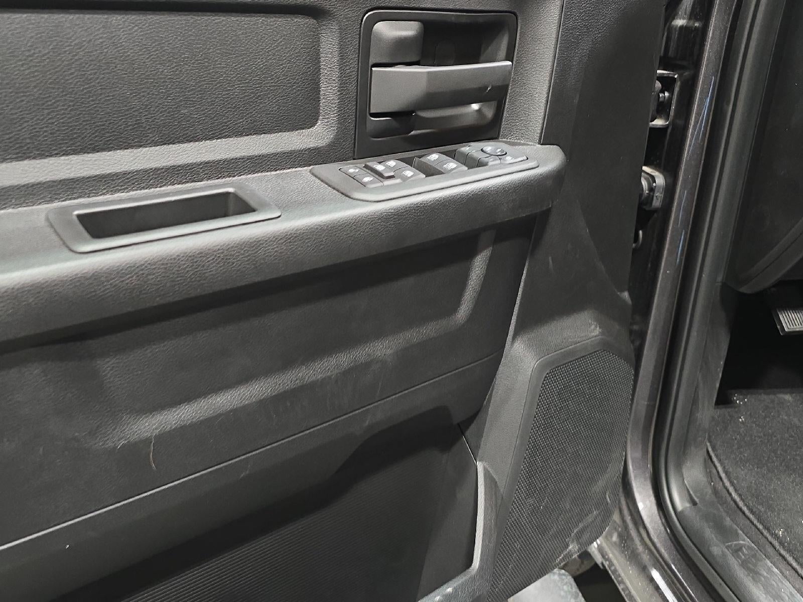 2026 RAM 3500 RAM 3500 TRADESMAN CREW CAB 4X4 6'4' BOX