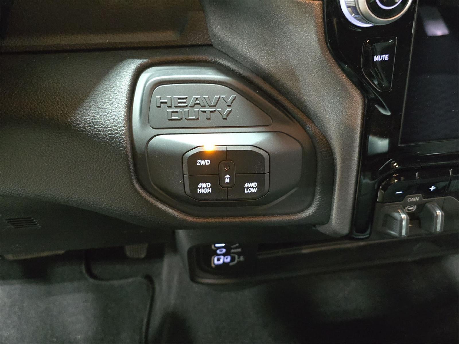 2026 RAM 3500 RAM 3500 TRADESMAN CREW CAB 4X4 6'4' BOX