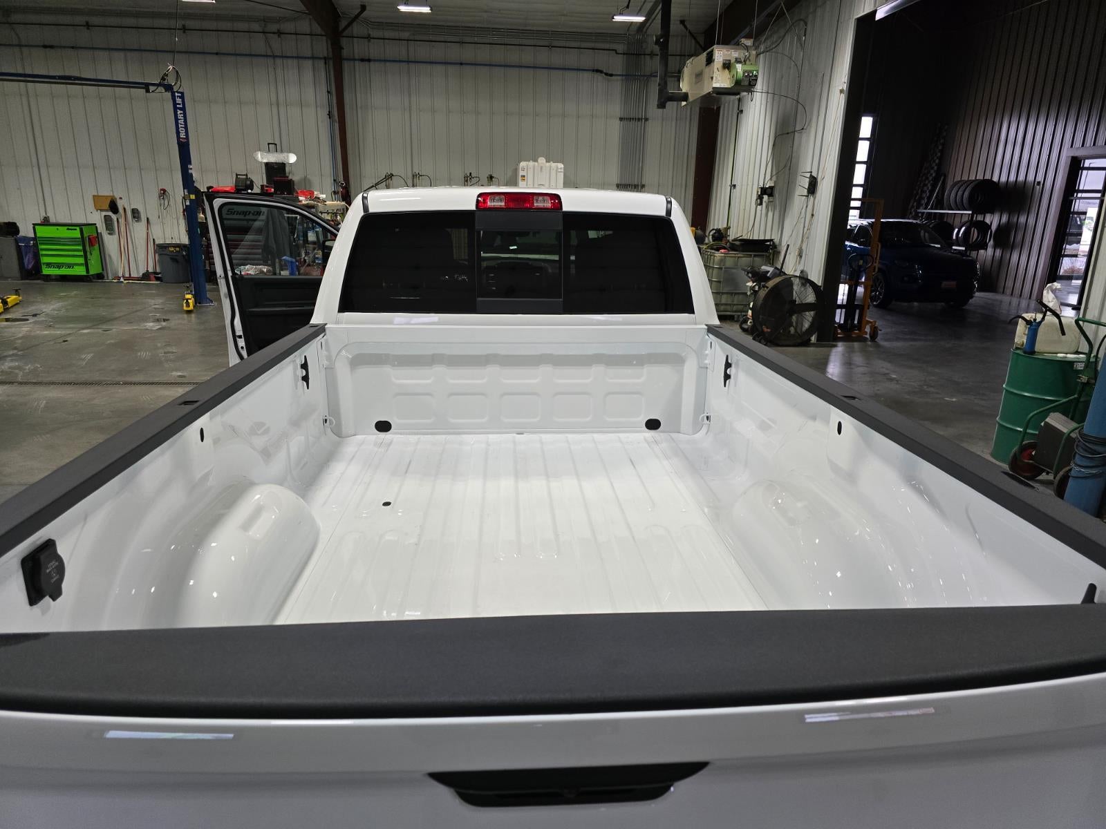2026 RAM 3500 RAM 3500 TRADESMAN CREW CAB 4X4 8' BOX