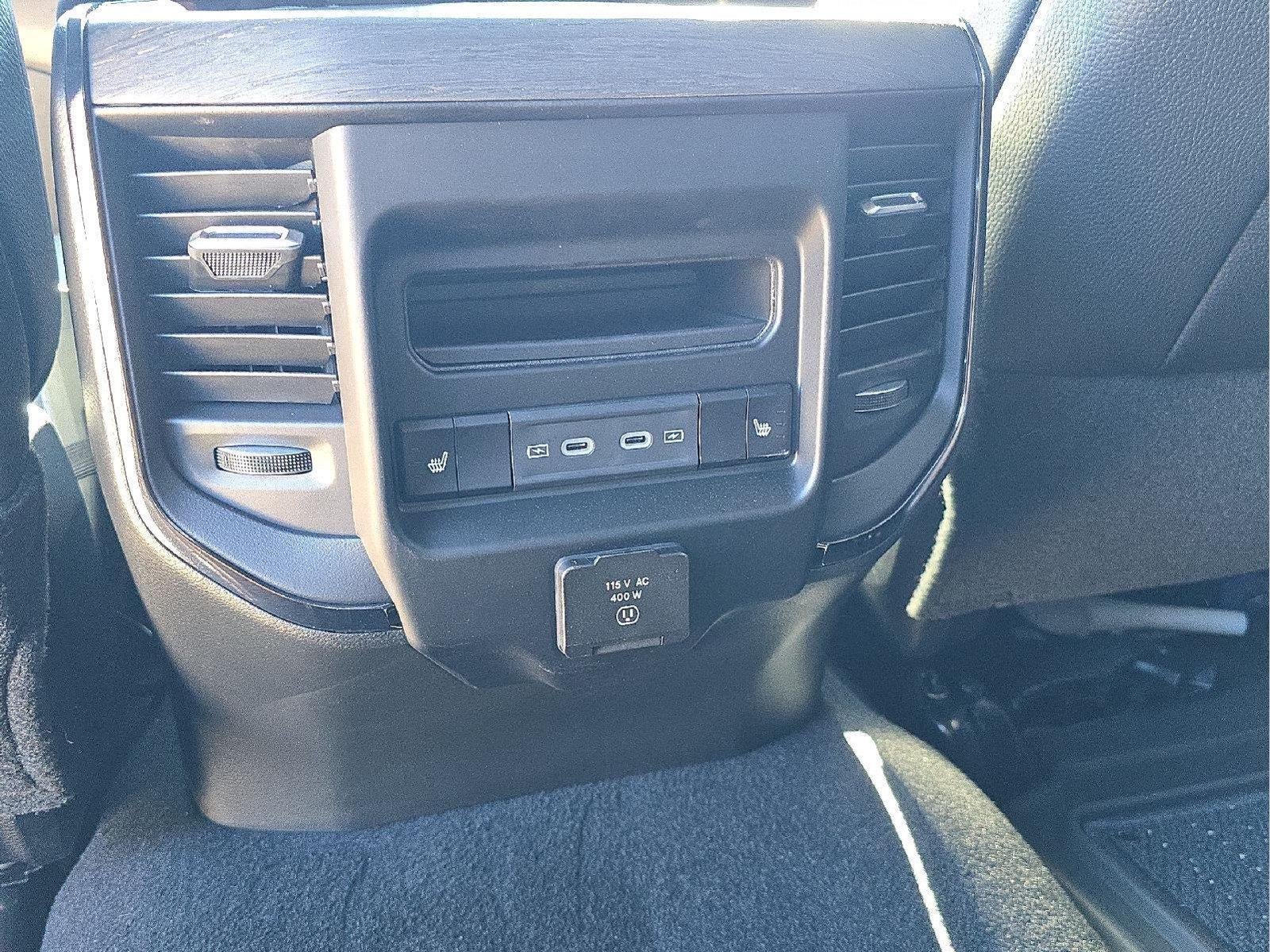 2027 RAM 3500 RAM 3500 LIMITED MEGA CAB 4X4 6'4' BOX