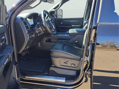 2027 RAM 3500 RAM 3500 LIMITED MEGA CAB 4X4 6'4' BOX