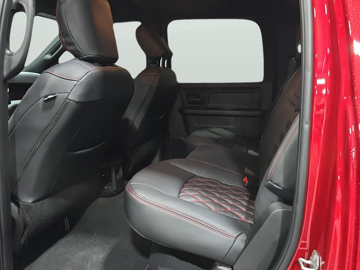 2026 RAM 2500 RAM 2500 BLACK EXPRESS CREW CAB 4X4 6'4' BOX