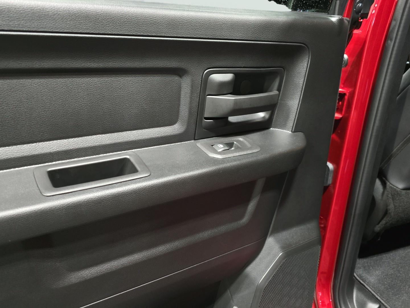 2026 RAM 2500 RAM 2500 BLACK EXPRESS CREW CAB 4X4 6'4' BOX