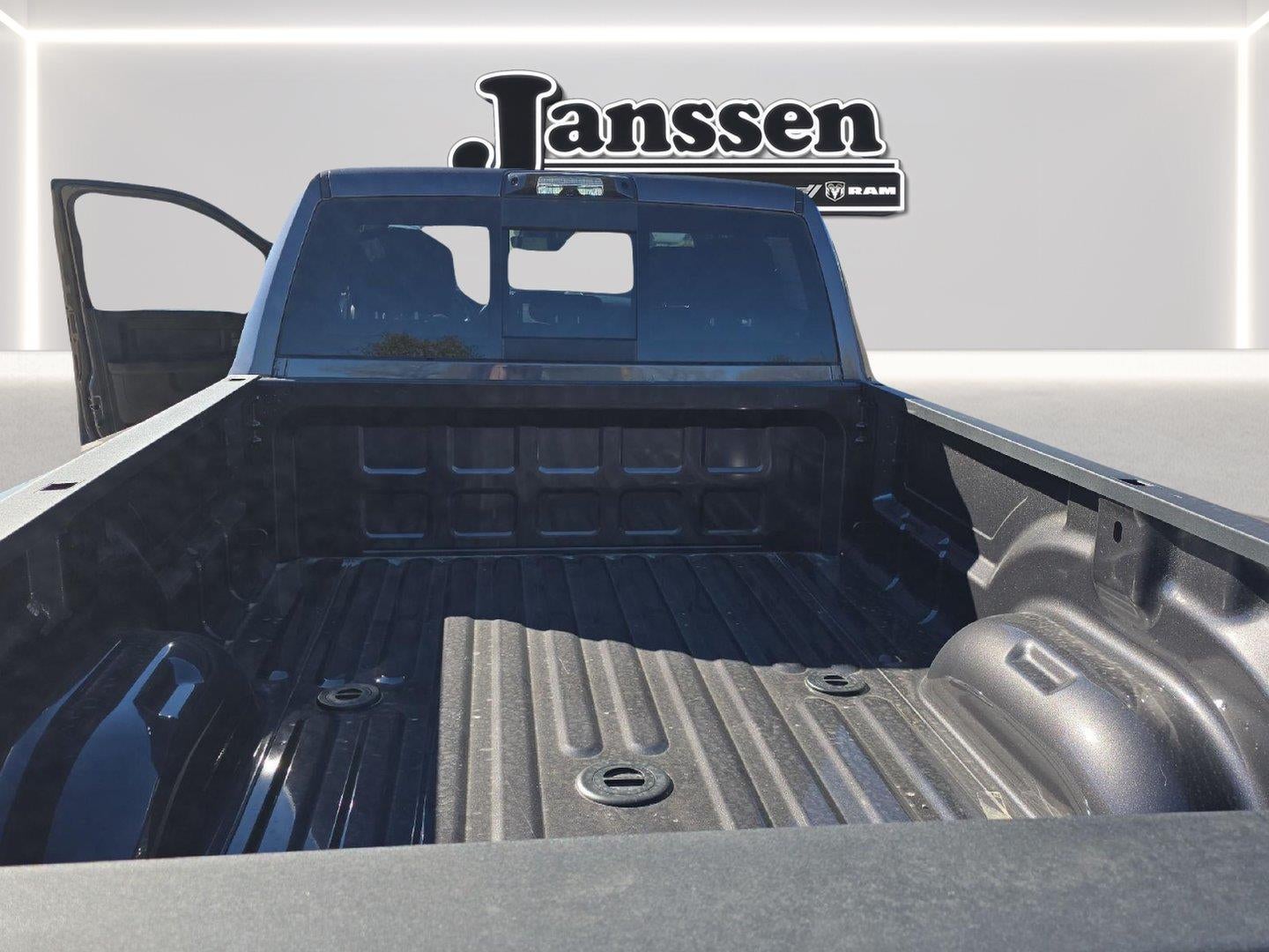 2027 RAM 3500 RAM 3500 TRADESMAN CREW CAB 4X4 8' BOX