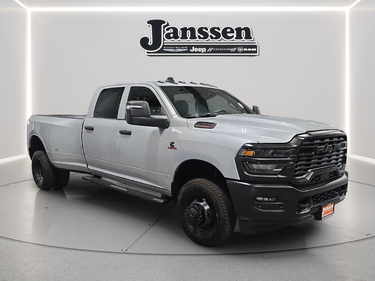 2026 RAM 3500 RAM 3500 TRADESMAN CREW CAB 4X4 8' BOX